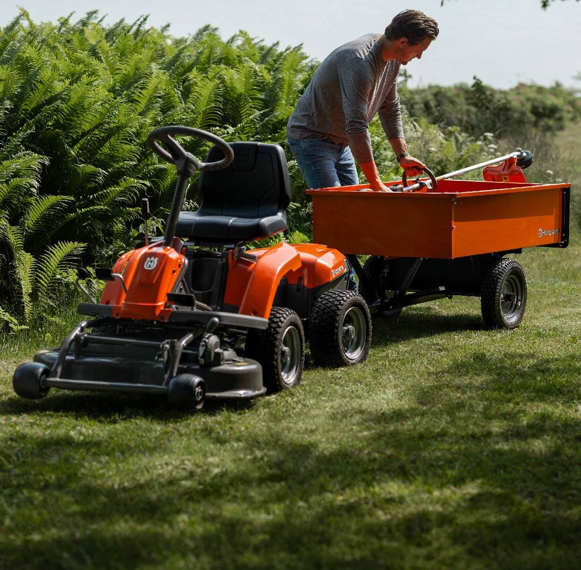 Husqvarna Akku-FrontmDher R 112iC mit MDhdeck Combi 85, Akku und LadegerDt - RAHFY