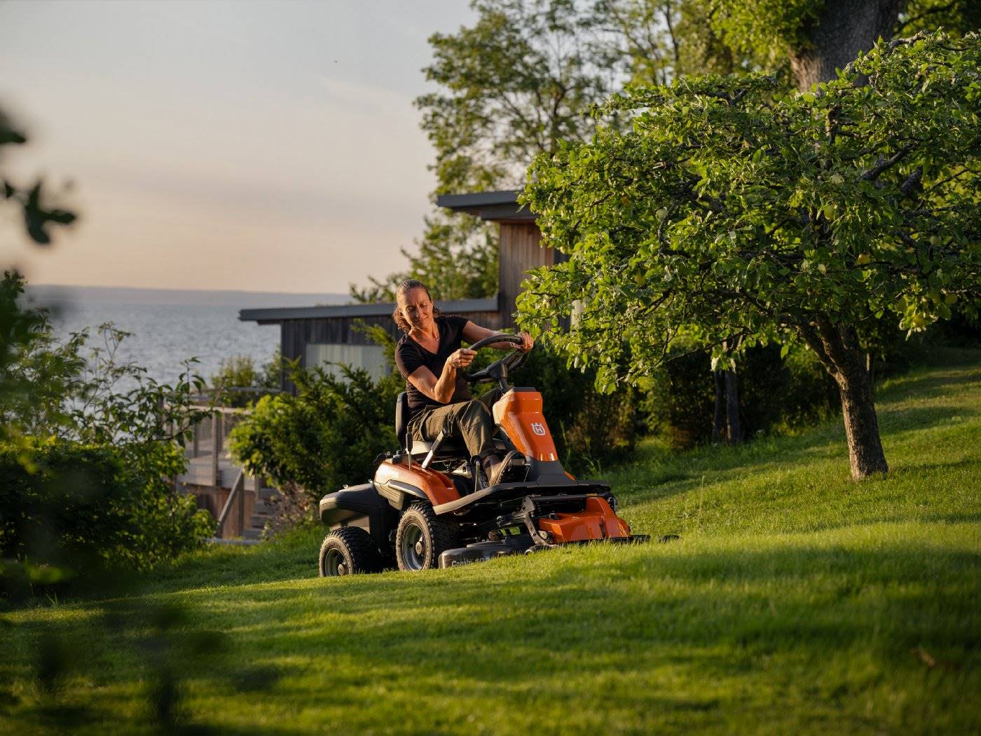 Husqvarna Akku-FrontmDher R 200iX AWD GrundgerDt - RAHFY