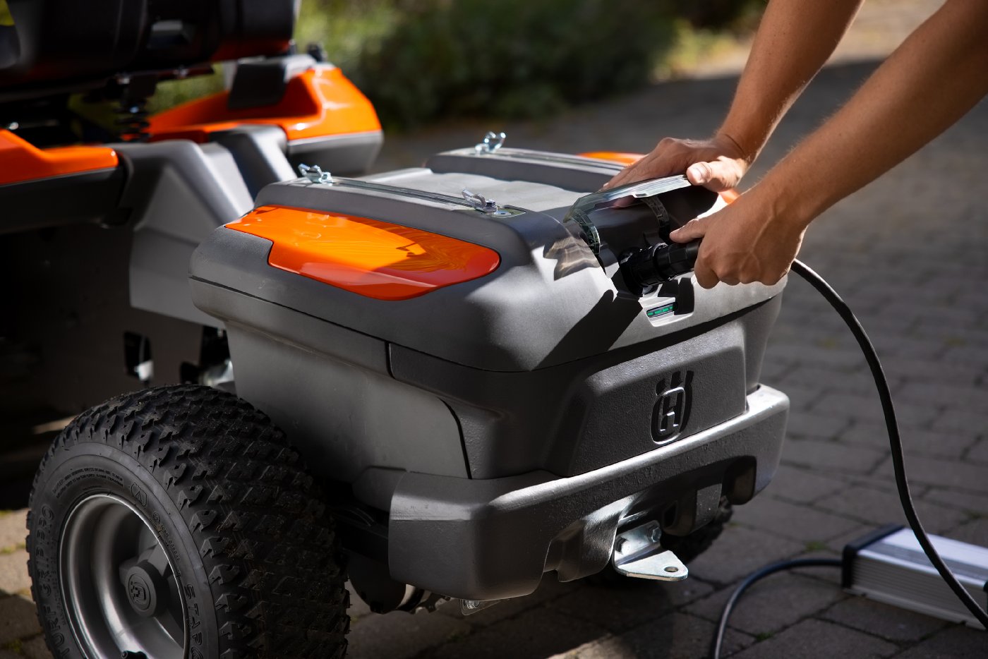 Husqvarna Akku-FrontmDher Rider 200iX - GrundgerDt ohne MDhdeck - RAHFY